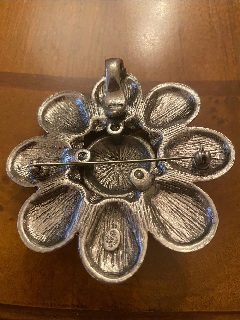 Vintage White Crackle Stone Floral Brooch in Silver-Tone Setting